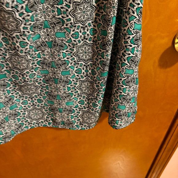 DANA Buchman Black and Green V-Neck Blouse sz M - Picture 7 of 13